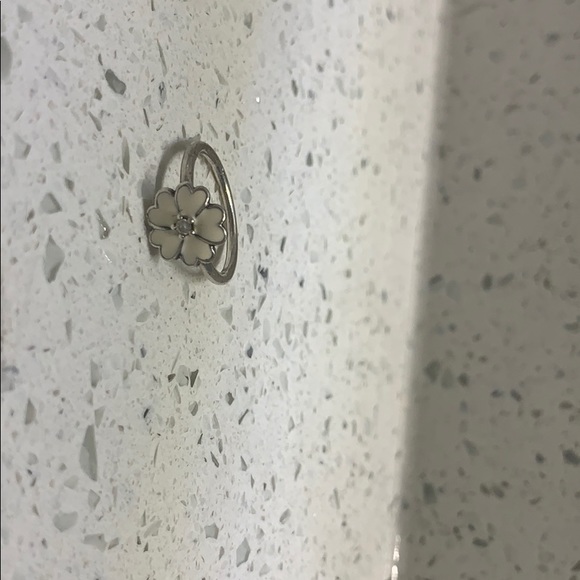 Pandora flower ring - Picture 2 of 4